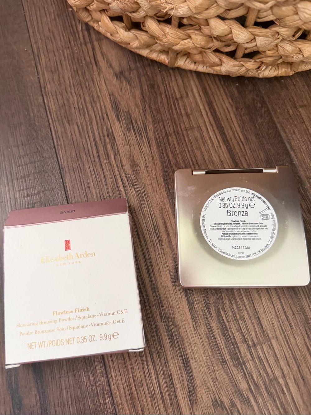 Elizabeth Arden Flawless Finish Skincaring Bronzing Powder Shade Bronze Display